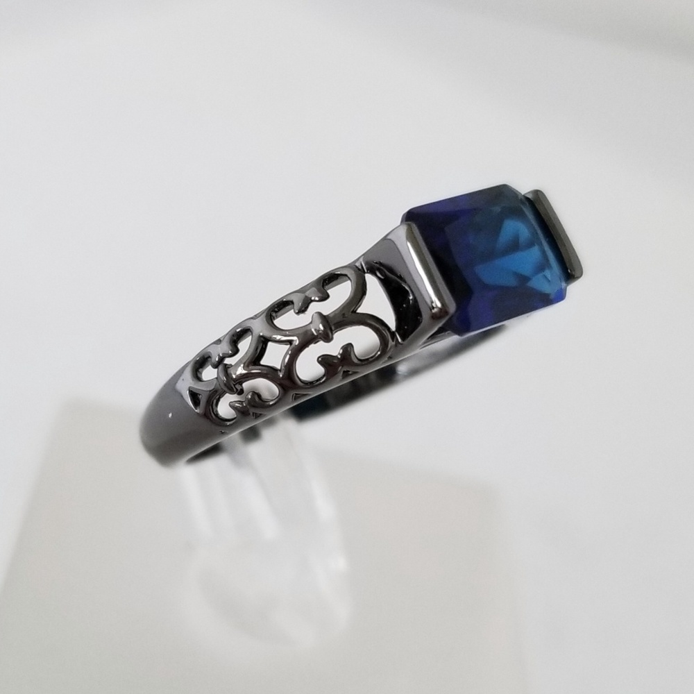 18k Horizontal Filigree Band - Picture 5 of 8